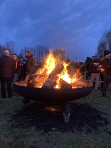 Das Osterfeuer markiert traditionell den Start in die grüne Saison